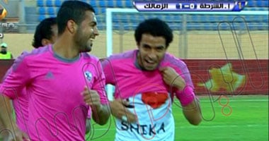 بالفيديو.. شيكابالا يظهر فى لقاء الزمالك والشرطة بعبارة "حب"