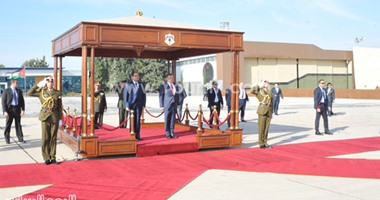 العاهل الأردنى يستقبل الرئيس السيسى بـ "21" طلقة بمطار ماركا العسكرى