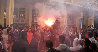 طلاب "الإرهابية" يشعلون الشماريخ بالمجمع النظرى بالإسكندرية
