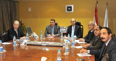 مهاب مميش يلتقى وزير النقل لمناقشة تطورات مشروع محور قناة السويس