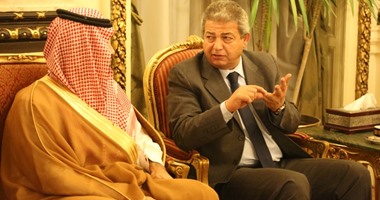 وزير الشباب يبحث التعاون الثنائى مع رئيس اتحاد اللجان الأولمبية العربية
