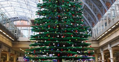 بالصور.. أغرب 30 شجرة كريسماس فى العالم.. تتكون من أشرطة الكاسيت والسى دى.. والاستعانة بهواتف محمولة غير صالحة للاستخدام وزجاجات سبرايت فى تصميمها