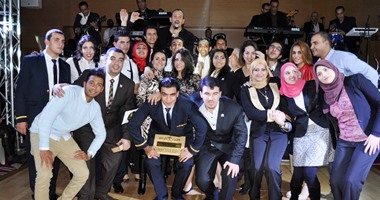 بالصور.. هشام عباس ومحمد عدوية يحتفلان بتخرج طلاب "الطيران"