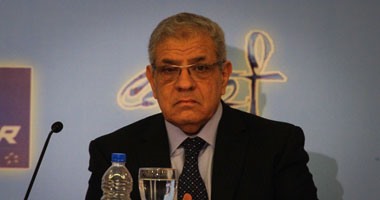 محلب يلتقى عددًا من رجال الأعمال بحضور وزير السياحة ومحافظ القاهرة