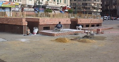 تركيب قطع حديدية لحماية "منافذ تهوية" مترو السادات فى التحرير