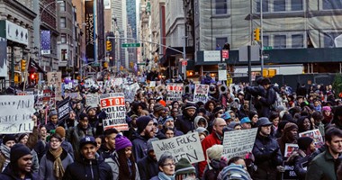 آلاف الأمريكان يشاركون فى مظاهرات "ضد العنصرية" بنيويورك وواشنطن