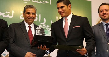 وزير البيئة يكرم أحمد أبو هشيمة ويمنح "حديد المصريين" جائزة المعايير البيئية والمسئولية المجتمعية والتنمية المستدامة