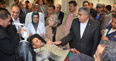 بالصور.. وزيرة القوى العاملة تزور مصابى حادث العامرية للغزل