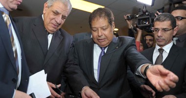 محلب و5 وزراء يلتقون أحمد زويل قبل افتتاح مركز مصر للنانو تكنولوجى