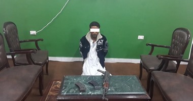 ضبط مُسجل هارب بعد تبادل إطلاق نار مع الشرطة بكوم أمبو