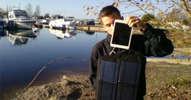 بالفيديو.. Solofy حقيبة لشحن الهاتف بالطاقة الشمسية