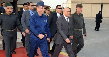 بالصور..وزير الدفاع يتوجه إلى إيطاليا بالزى المدنى فى زيارة رسمية 