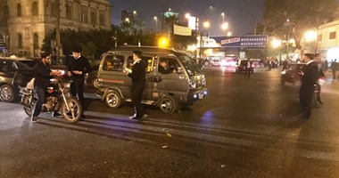 سيارة مسرعة تصدم اثنين من المارة بمدينة أسوان