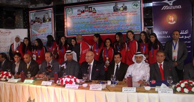 تكريم منتخبى شابات وناشئات الطائرة خلال مؤتمر توقيع عقد البطولة العربية للأندية.