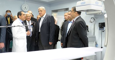 أهالى المنوفية يستقبلون "محلب" بالزغاريد خلال افتتاح مستشفى العربى