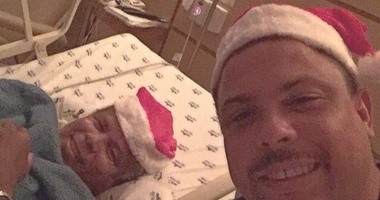 رونالدو يحتفل بالكريسماس مع والده فى المستشفى