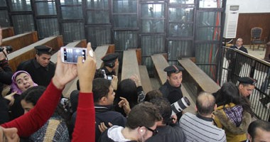 تأجيل محاكمة علاء عبد الفتاح و24 آخرين بـ"أحداث الشورى" لـ10 يناير