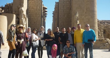 أبناء الجاليات المصرية يزورون معالم الأقصر التاريخية