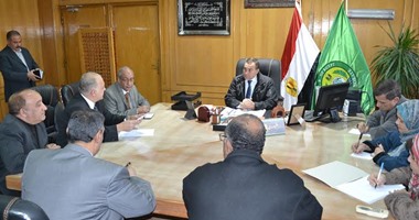 محافظ الإسماعيلية يدرس إقامة مجمع جديد للصناعات الصغيرة مع رجال الأعمال