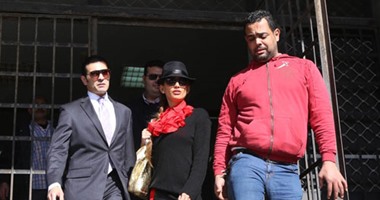 محكمة الأسرة تؤجل دعوى خلع زينة لـ25 سبتمبر بعد عرض أحمد عز الصلح
