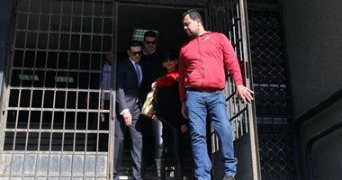 دفاع زينة يقدم للمحكمة صورة من حكم حبس أحمد عز 3 سنوات بتهمة سب موكلته
