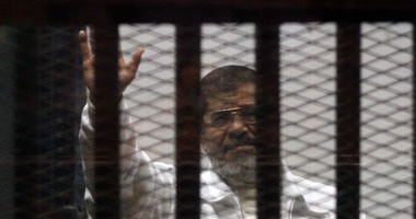 محامى مرسى يدفع بانتفاء صلته بوقائع قتل المتظاهرين أمام قصر الاتحادية