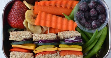 لصحة طفلك.. احرصى أن تكون وجبته المدرسية على شكل "قوس قزح"