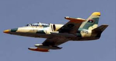 سكاى نيوز: الطيران الحربى الليبى يقصف مواقع تابعة لميليشيات "فجر ليبيا"