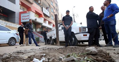 رجال الحماية المدنية يبطلون مفعول قنبلة عثر عليها فى شارع الهرم