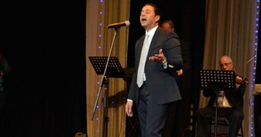 بالصور.. مدحت صالح يشدو بأجمل أغانيه فى " Must opera house"