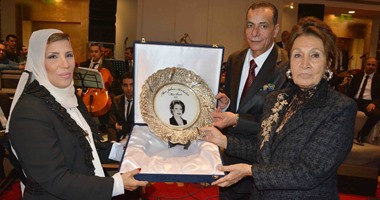 بالصور.. تكريم جيهان السادات بحضور نجوم الفن والإعلام والرياضة