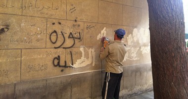 جامعة القاهرة تزيل العبارات المسيئة من على الجدران استعدادًا لزيارة "محلب"