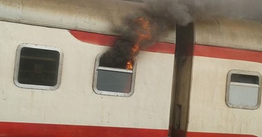 "ماس كهربائى" يتسبب فى تصاعد الأدخنة من قطار بمخزن ملوى فى المنيا