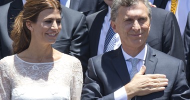 بالصور..الرئيس الأرجنتينى الجديد موريسيو ماكرى يحيى مؤيديه بعد حلف اليمين