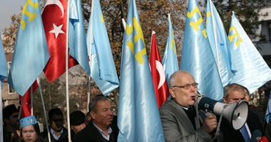 بالصور..تتار القرم ينظمون وقفة احتجاجية أمام سفارة روسيا فى أنقرة