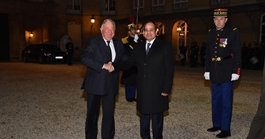 رئيس مجلس الشيوخ الفرنسى يصل القاهرة