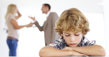 5 طرق لمساعدة أطفالك على تخطى أزمة طلاقك.. سيطرى على مشاعرك واشغليهم