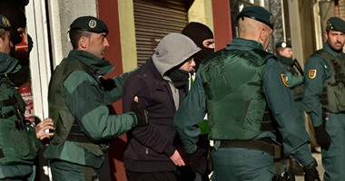 الشرطة الإسبانية تعتقل أربعة أشخاص يشتبه فى صلتهم بإرهابيين