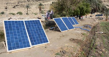 محافظ المنيا يدشن أول ماكينة رى فى مصر تعمل بالطاقة الشمسية