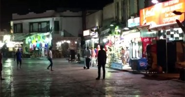 بالفيديو.. أصحاب وعمال محلات شرم الشيخ يلعبون كرة قدم لتوقف حركة البيع