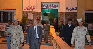 بالصور..محافظ الاسماعيلية يتابع سير الانتخابات من غرفة عمليات المحافظة 