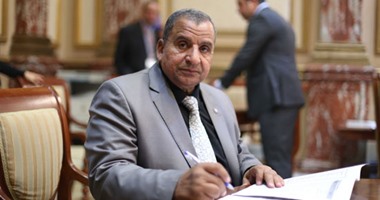 برلمانى يطالب بتكريم الفنان عادل إمام بمجلس النواب