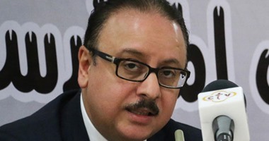مصادر ترجح استمرار ياسر القاضى بمنصب وزير الاتصالات بحكومة شريف إسماعيل