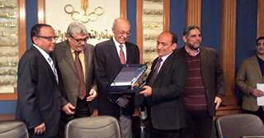 "دار التحرير" تكرم اللواء سيف اليزل ومحرريها الفائزين بجوائز التفوق الصحفى