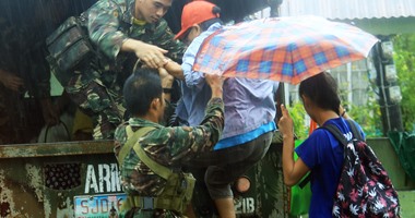 بالصور.. إجلاء آلاف الأشخاص مع ضرب إعصار ميلور الفلبين