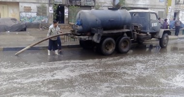 بالصور.. محافظة القليوبية تواصل جهودها لرفع مياه الأمطار من الشوارع 