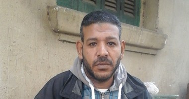 مواطن من أمام مجلس الوزراء: "أنا من ذوى الاحتياجات الخاصة ونفسى فى كشك"
