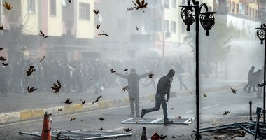 بالصور.. مقتل متظاهرين اثنين خلال مواجهات مع الشرطة التركية فى دياربكر