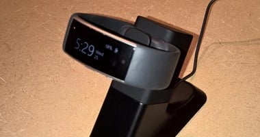 مايكروسوفت تطور شاحنا جديدا لسوار Microsoft Band 2 الذكى يحولها لساعة