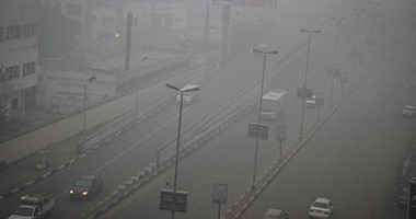 بالفيديو والصور.. شبورة مائية كثيفة تغطى سماء القاهرة والجيزة